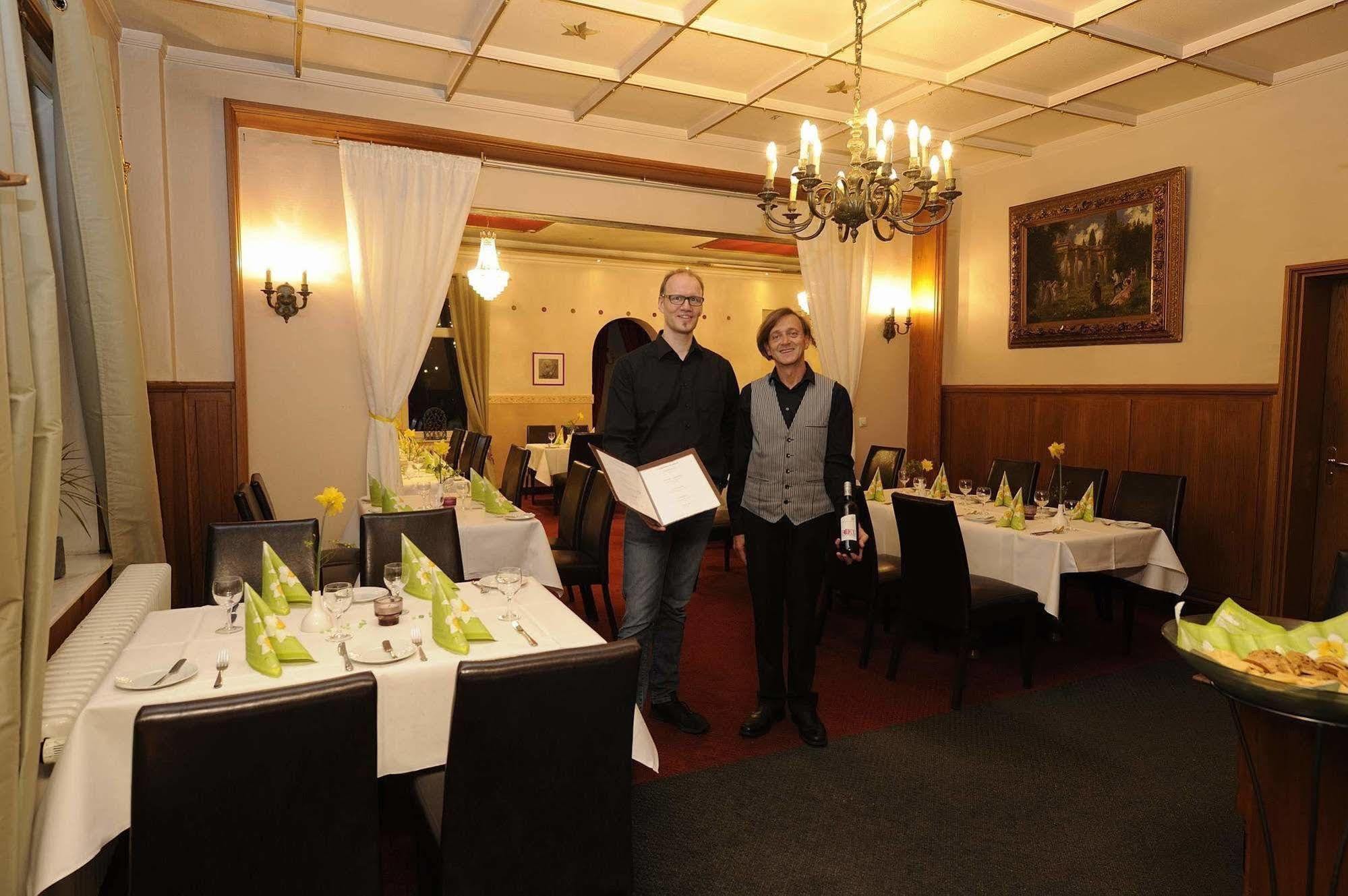 Hotel Zur Heidebluete Hambuhren Ngoại thất bức ảnh