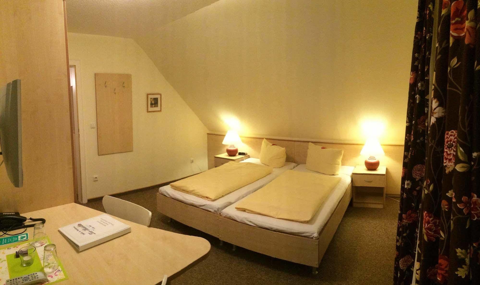 Hotel Zur Heidebluete Hambuhren Ngoại thất bức ảnh