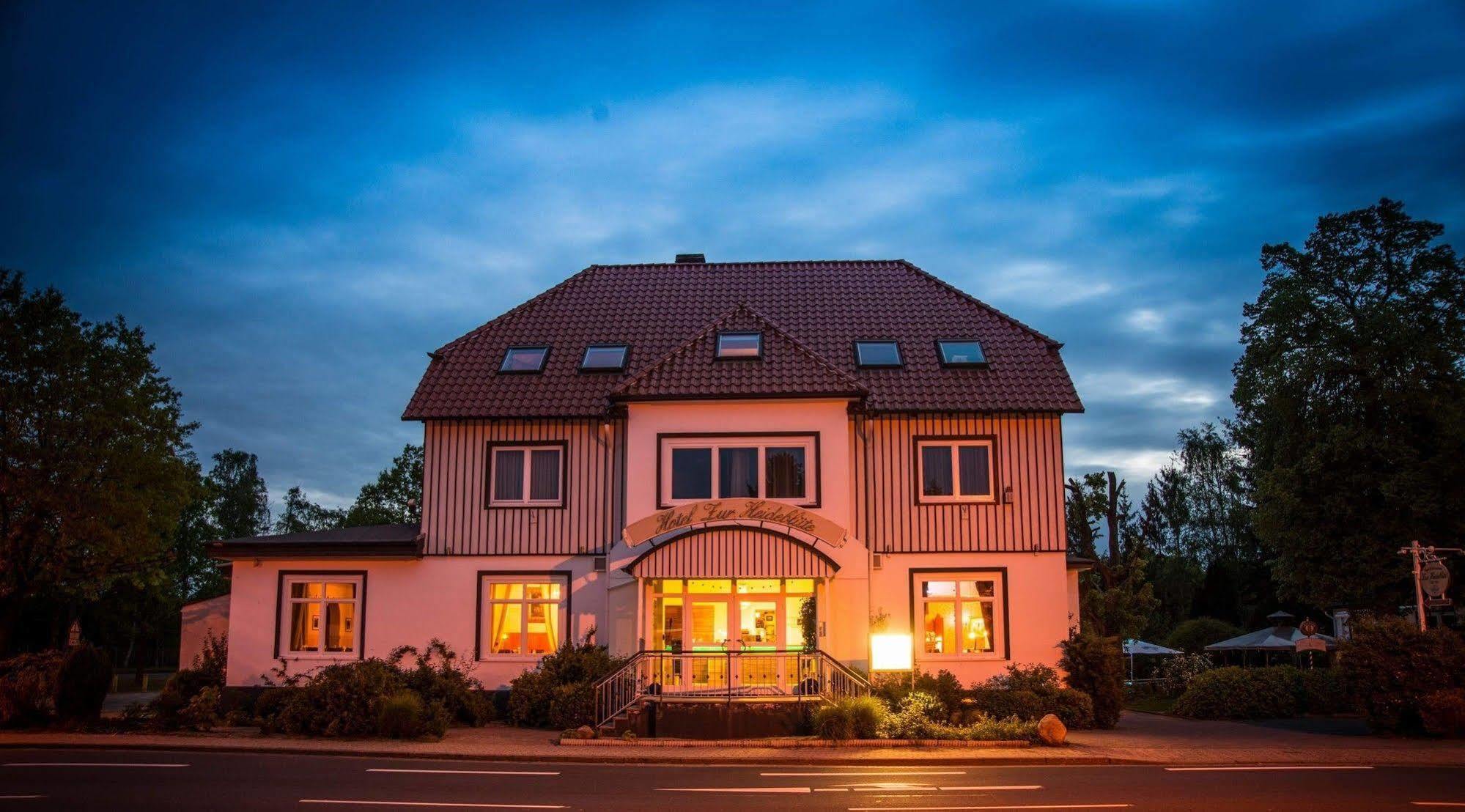 Hotel Zur Heidebluete Hambuhren Ngoại thất bức ảnh